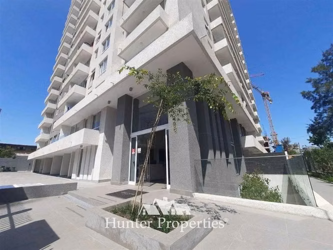 Departamento en venta de 2D-1B y piscina. en La Cisterna