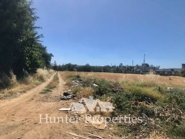 Terreno de perfil inmobiliario 2,2 Ha. Valles del Country