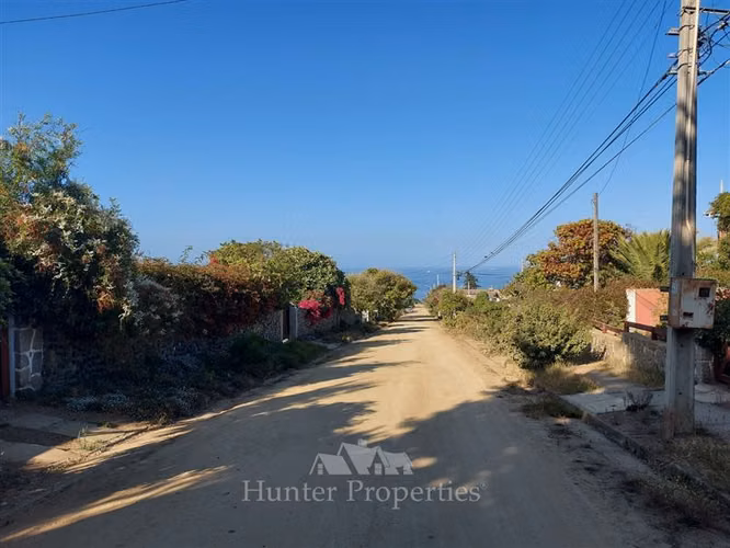 En Venta De 3 Dorm. En Algarrobo