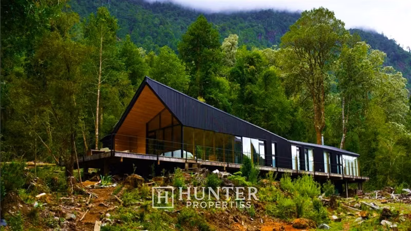 Parcela- casa boutique en venta, orilla Río Puelo, Cochamó