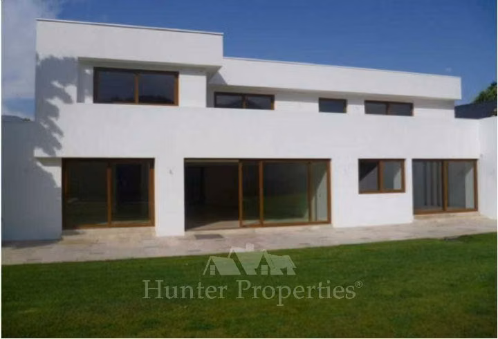 Moderna casa en venta, Santuario Del Valle 4D-7B piscina