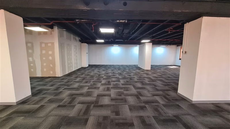 Oficina Arriendo Las Condes E Militar P Libre 267 m2 3 Est. - Imagen 8