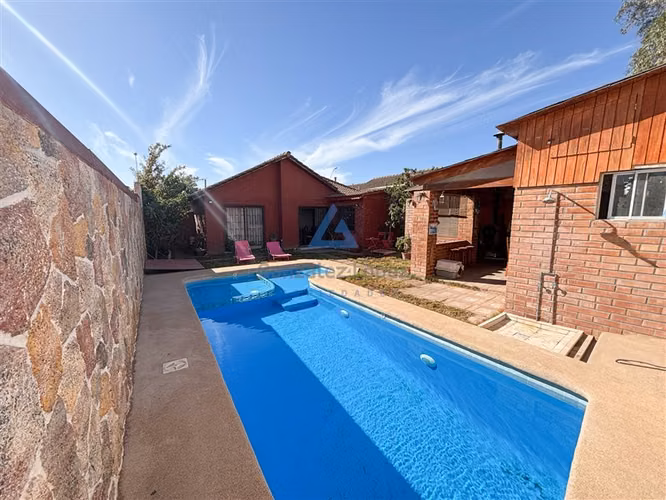 Hermosa Casa 4D con piscina a pasos de 4 Esquinas tasada
