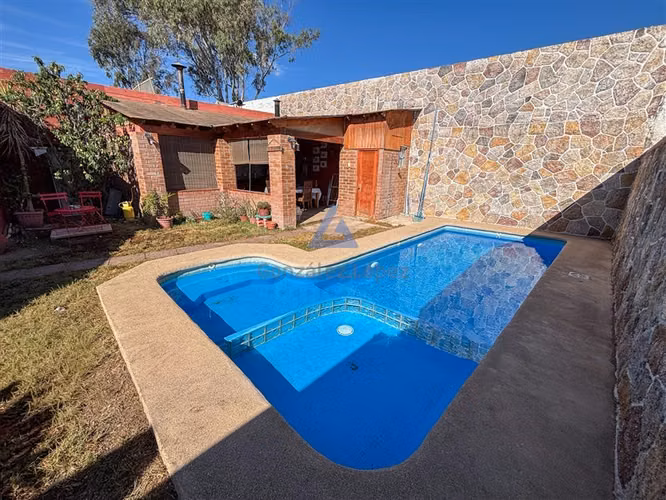 Hermosa Casa 4D con piscina a pasos de 4 Esquinas tasada