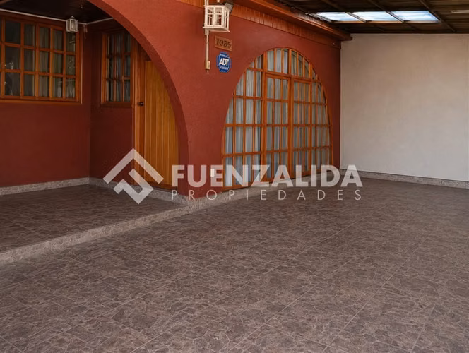 Casa en venta de 3 dorm. Metro Laguna Sur. Pudahuel