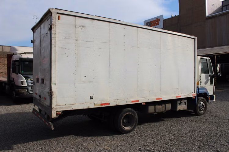 Ford Cargo 915 E año 2011 Furgon Carga General 268.000 Kms