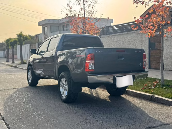 Toyota hilux 2011 dx 4x4