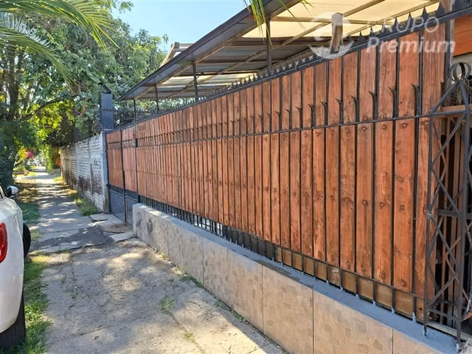 Casa en venta de 5 dorm. 2 baños Estacionamiento en Conchalí