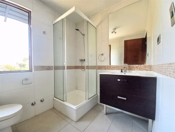 Vende Casa Remodelada 7 Dormitorios 4B 4E Piscina. La Reina