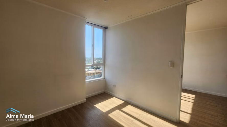 Luminoso Departamento con Vista Despejada (165698)