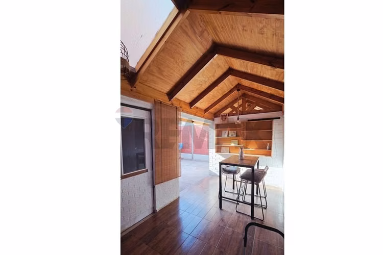 Venta casa de 2 pisos en maipú
