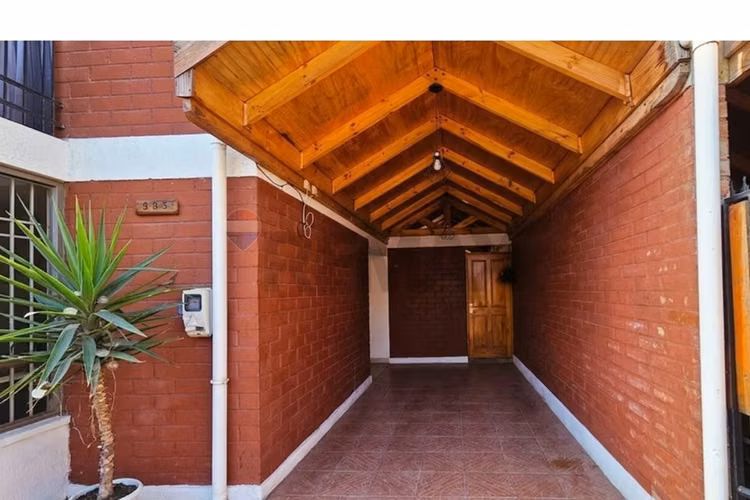 Venta casa de 2 pisos en maipú