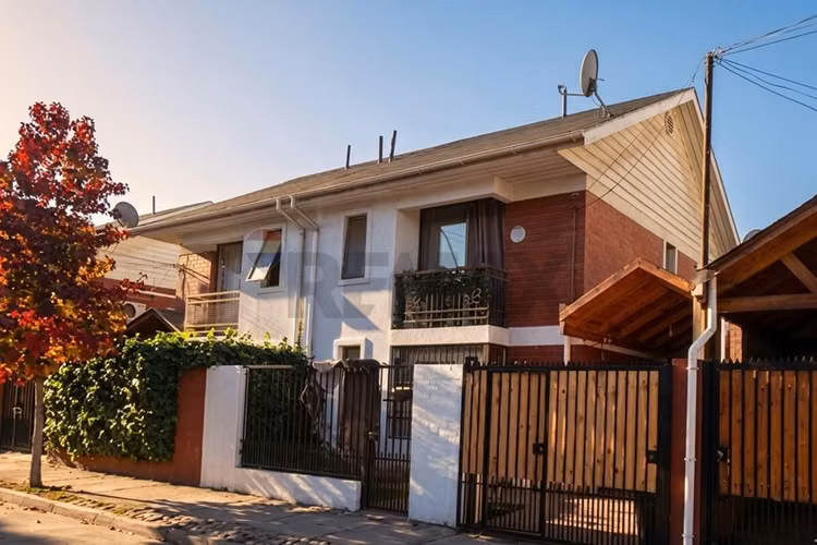 Venta casa de 2 pisos en maipú