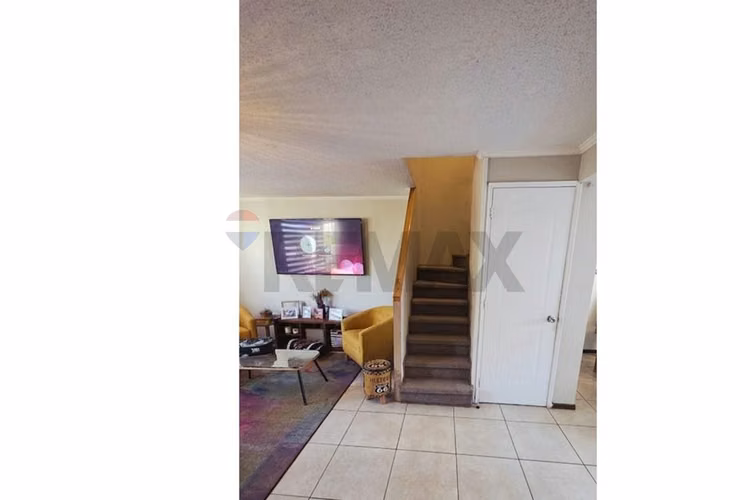 Venta casa de 2 pisos en maipú