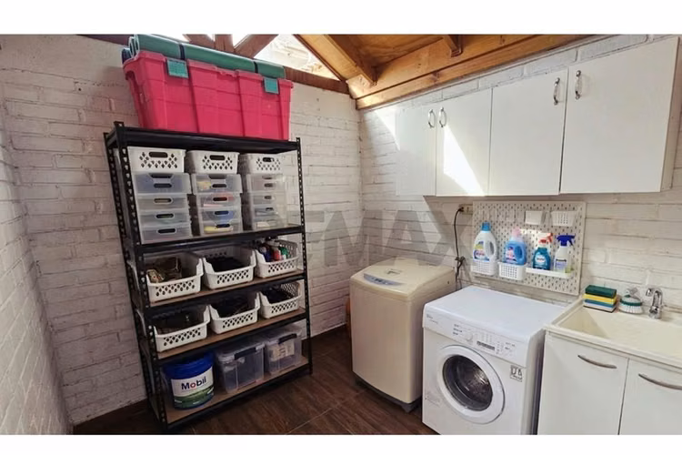 Venta casa de 2 pisos en maipú