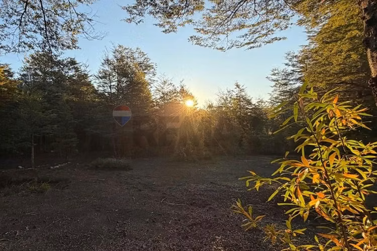 Parcela camino al volcan con luz y agua