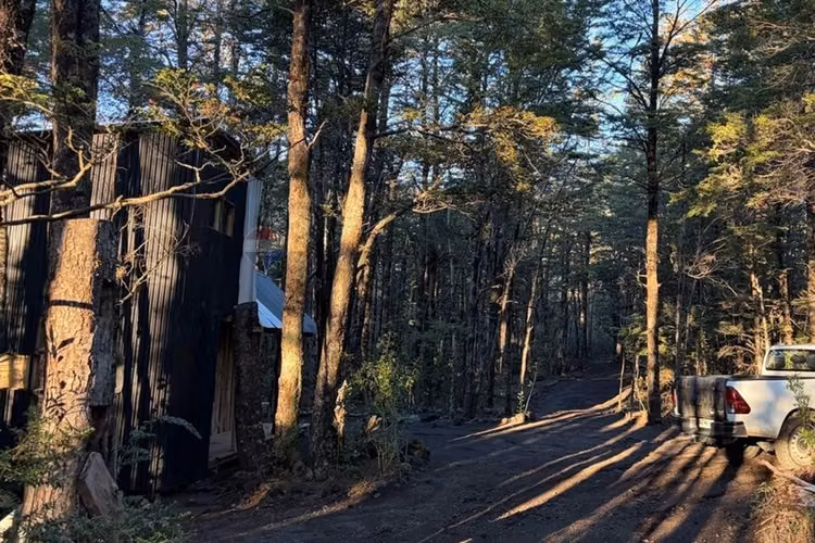 Parcela camino al volcan con luz y agua
