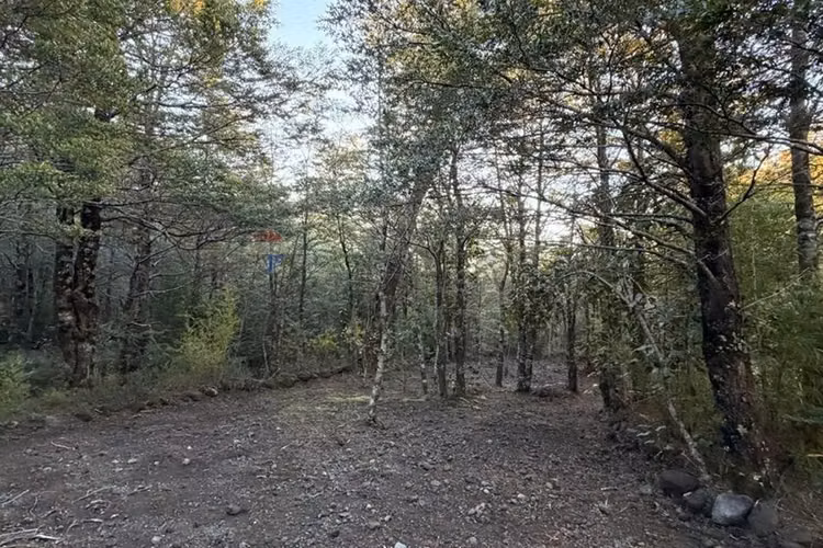 Parcela camino al volcan con luz y agua