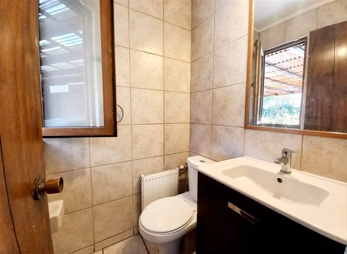 CASA VENDE CASA DOS PISOS REMODELADA 7 DORMITORIOS 6B 4E CON PISCINA. LA REINA