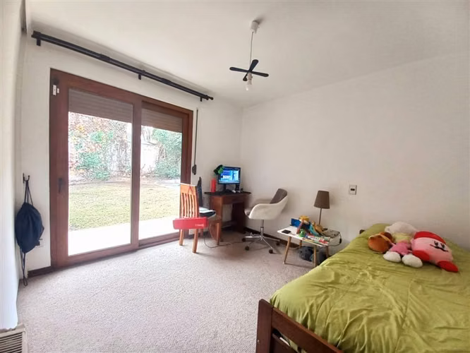 CASA VENDE CASA DOS PISOS REMODELADA 7 DORMITORIOS 6B 4E CON PISCINA. LA REINA
