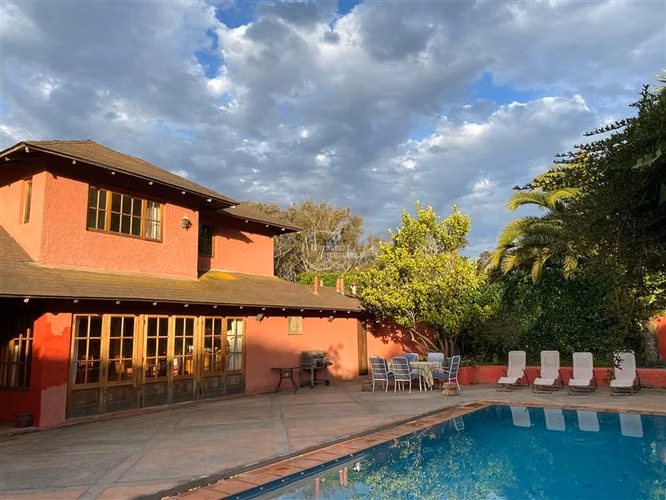 Casa en venta de 8 dorm. en Santo Domingo