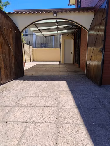Casa en arriendo de 4 dorm. en Maipú