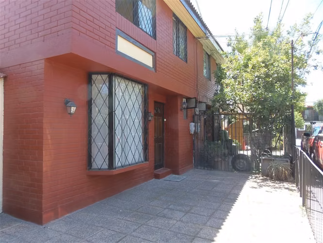 Casa en arriendo de 4 dorm. en Maipú