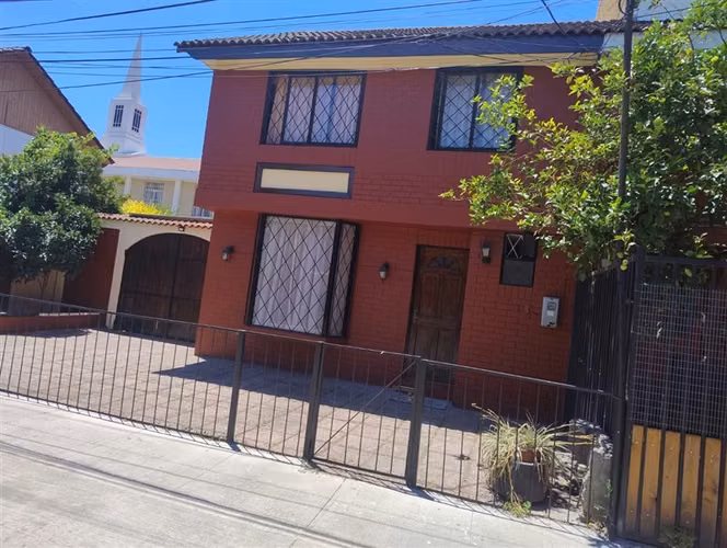Casa en arriendo de 4 dorm. en Maipú