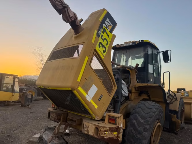 950H Cargador frontal Caterpillar disponible Capot