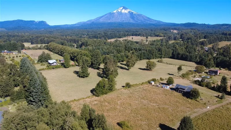 LOS RISCOS 1 HECTAREA - PARCELAS CON RIO Y VISTA AL VOLCÁN.