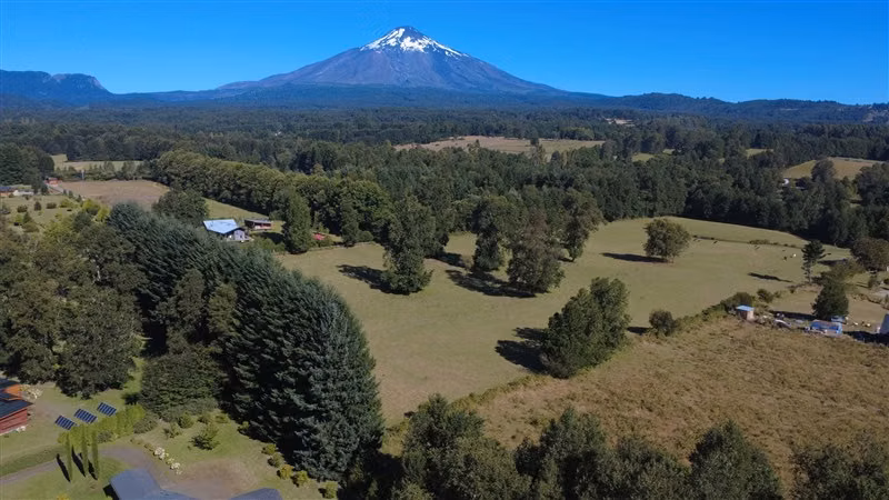 LOS RISCOS 1 HECTAREA - PARCELAS CON RIO Y VISTA AL VOLCÁN.
