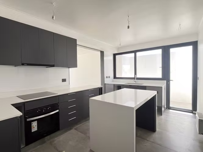 AMPLIA Y EXCLUSIVA CASA 4D-4B-2E, SAN DAMIAN, LAS CONDES - Imagen 8