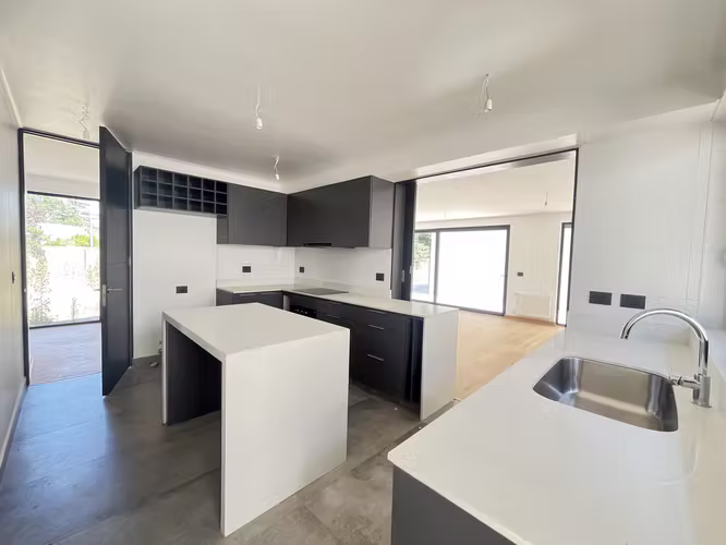 AMPLIA Y EXCLUSIVA CASA 4D-4B-2E, SAN DAMIAN, LAS CONDES - Imagen 7