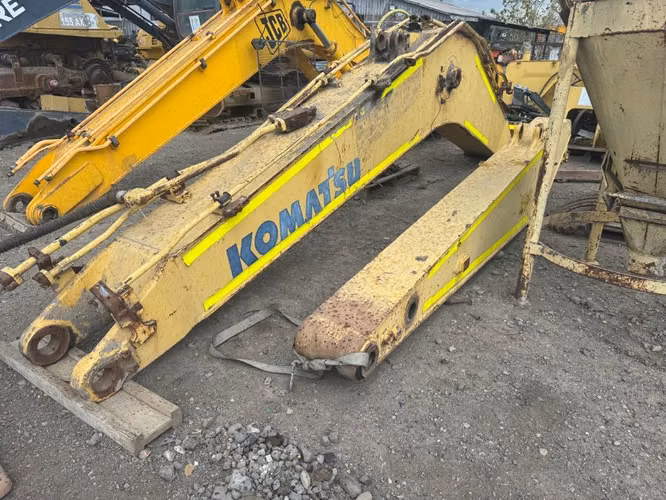 PC200-8 Komatsu disponible brazo de ataque