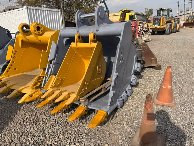 Excavadora PC450-8 disponible balde impecable estado