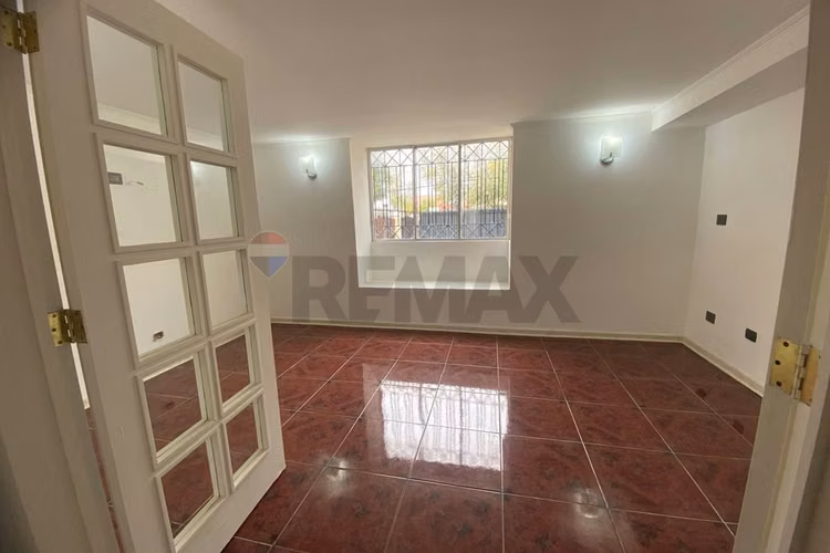 Venta gran casa en c. satélite, maipú. 5d+4b. - Imagen 4
