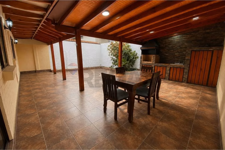 Venta gran casa en c. satélite, maipú. 5d+4b.