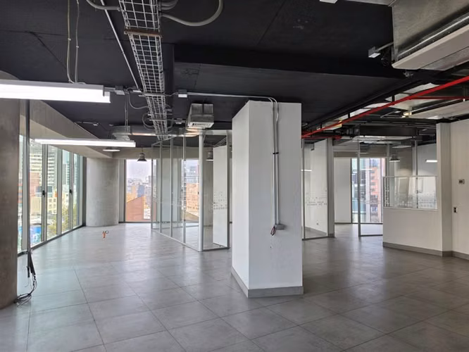 Oficina Habilitada en Arriendo en Edificio Plaza Bucarest