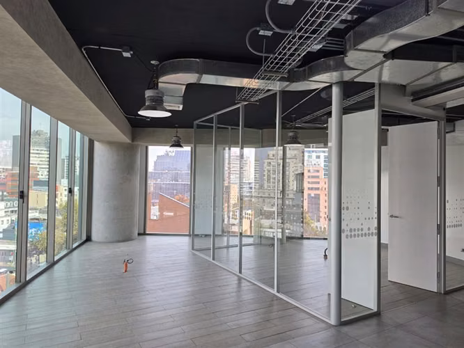 Oficina Habilitada en Arriendo en Edificio Plaza Bucarest