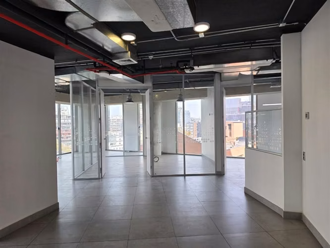 Oficina Habilitada en Arriendo en Edificio Plaza Bucarest