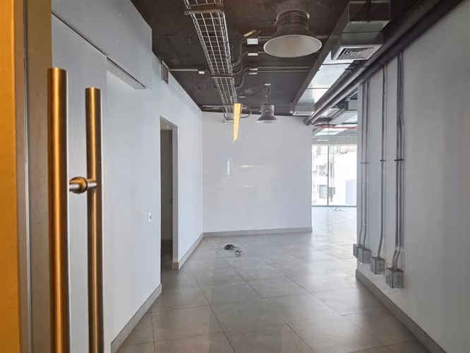 Oficina Habilitada en Arriendo en Edificio Plaza Bucarest
