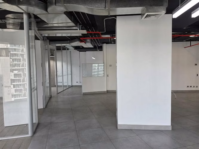 Oficina Habilitada en Arriendo en Edificio Plaza Bucarest