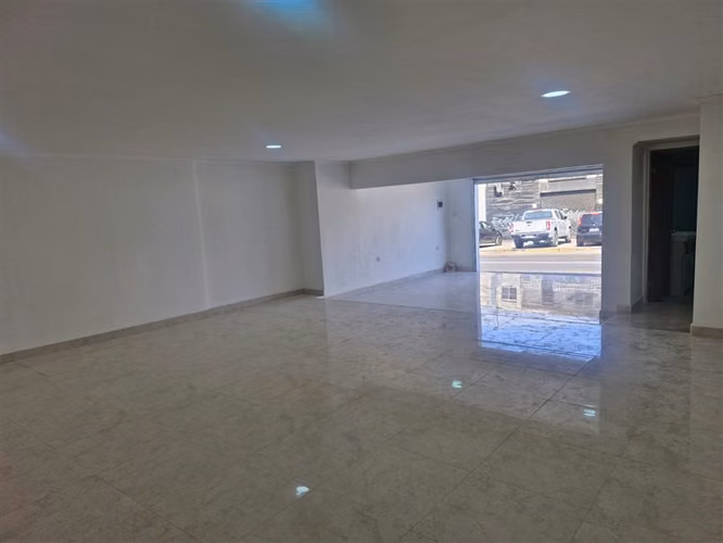 Local Comercial Tadeo H.Con Genaro Gallo 85mtr2 aprox 2 baño