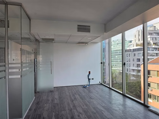 Oficina en Arriendo en Edificio Plaza Suecia Providencia