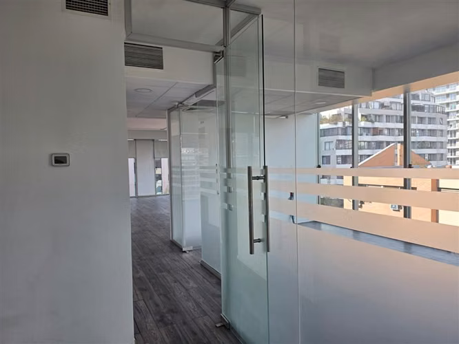 Oficina en Arriendo en Edificio Plaza Suecia Providencia