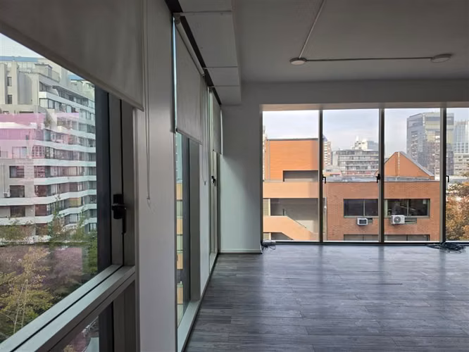 Oficina en Arriendo en Edificio Plaza Suecia Providencia
