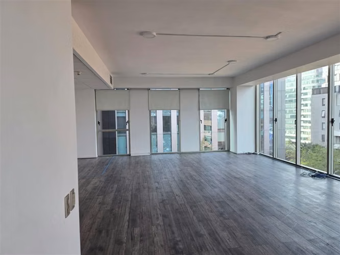 Oficina en Arriendo en Edificio Plaza Suecia Providencia