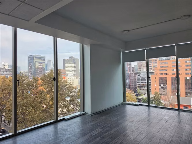 Oficina en Arriendo en Edificio Plaza Suecia Providencia