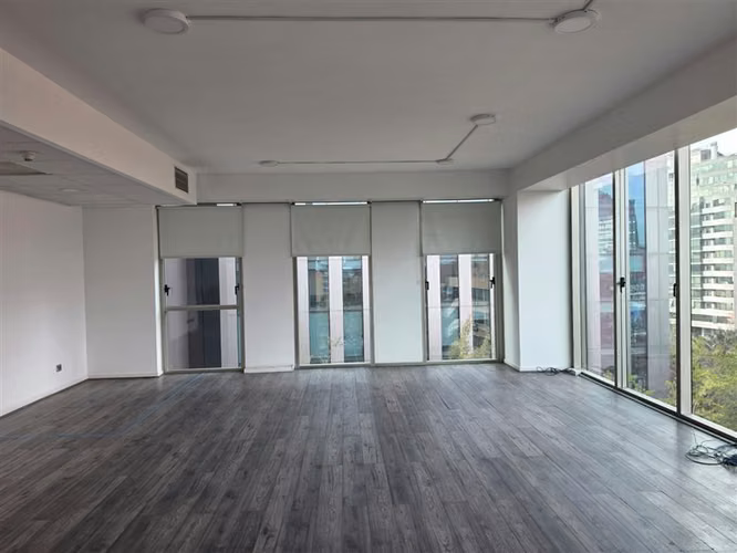Oficina en Arriendo en Edificio Plaza Suecia Providencia