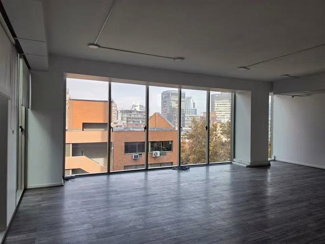 Oficina en Arriendo en Edificio Plaza Suecia Providencia
